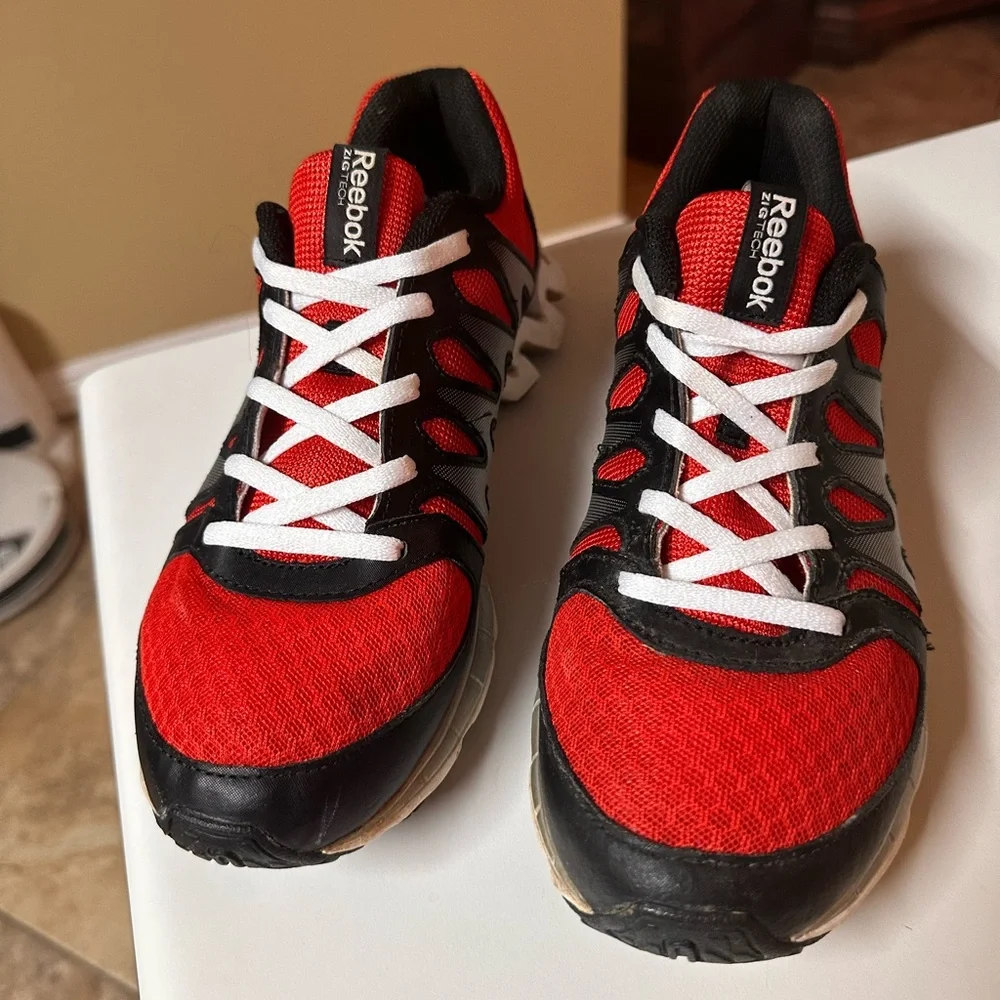 Reebok women’s shoes size 5‎